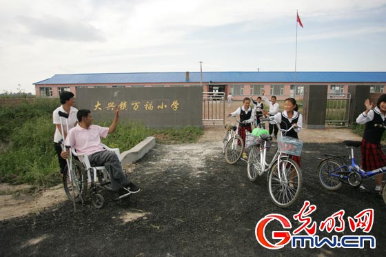 最美鄉(xiāng)村教師杜順:血液里沒了學(xué)生,心臟就不會跳動