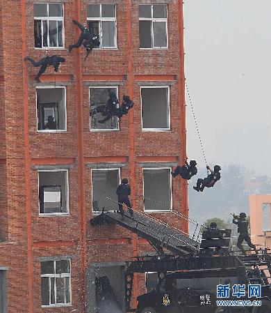 直擊公安特警大練兵