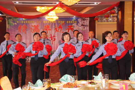 慶“三八”國際婦女節(jié)暨“好警嫂”表彰聯(lián)歡會(huì)