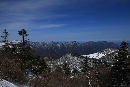神農架驟降春雪樂煞游客（組圖）