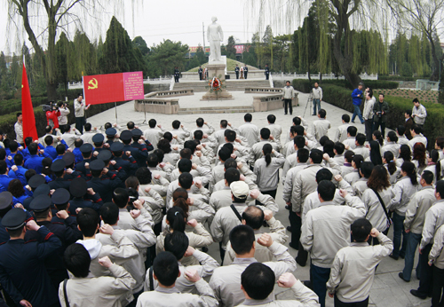 太重集團(tuán)走進(jìn)劉胡蘭村深入開展黨的純潔性教育活動