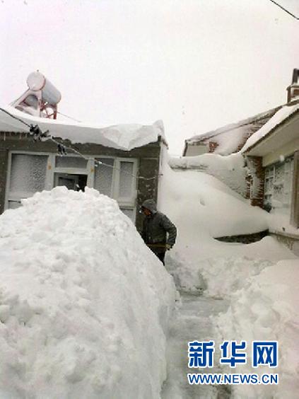 北京延慶遭遇52年來最大降雪 全縣全力抗雪救災(zāi)