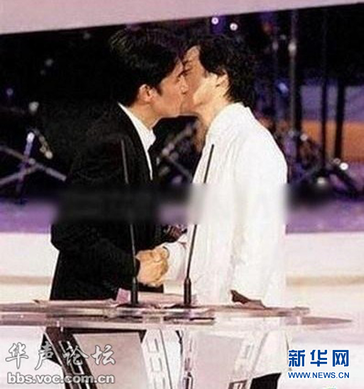 黃曉明“斷背” 初吻余文樂 盤點(diǎn)明星男男激吻照