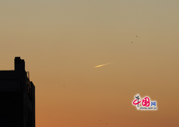 北京西南方向天空出現不明飛行物(高清組圖)