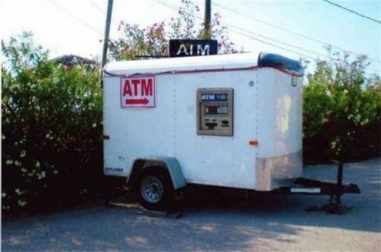看看ATM機(jī)前的囧人囧事