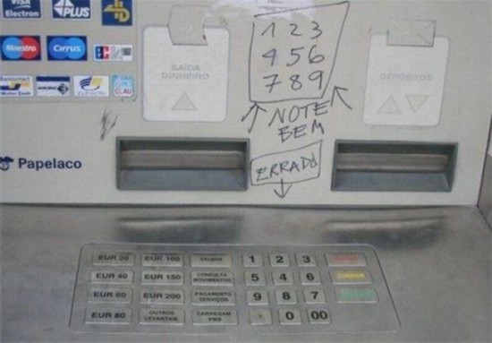 看看ATM機前的囧人囧事