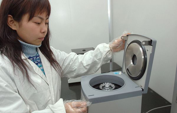 婚姻脆弱催熱親子鑒定 滴血認親一再上演