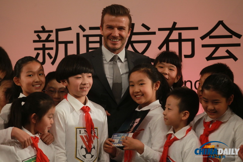 中超足球聯(lián)賽推廣大使貝克漢姆訪問北京二中并與學生互動
