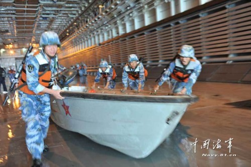 南海艦隊立體奪島：陸戰隊機降成功