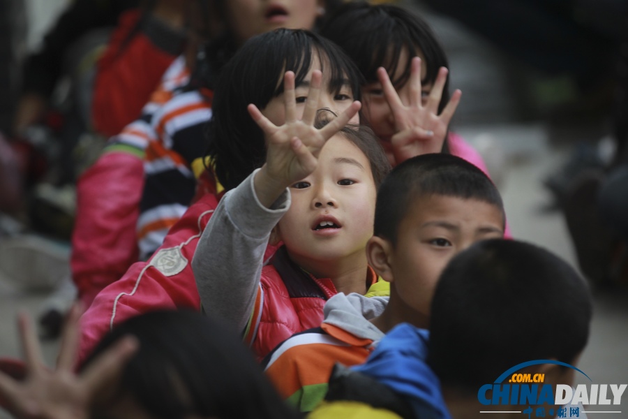 中國(guó)日?qǐng)?bào)聚焦蘆山地震之堅(jiān)守篇