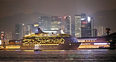 香港啟德郵輪碼頭啟用 夜迎首泊3000位旅客