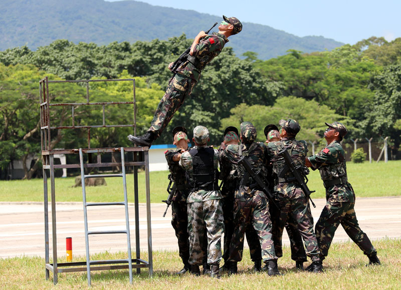 高清：駐港部隊(duì)舉行“軍營(yíng)開(kāi)放日”活動(dòng)