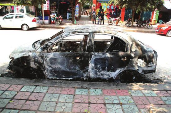 不滿女友家人　宜賓男子把準岳父轎車燒成光架(圖)