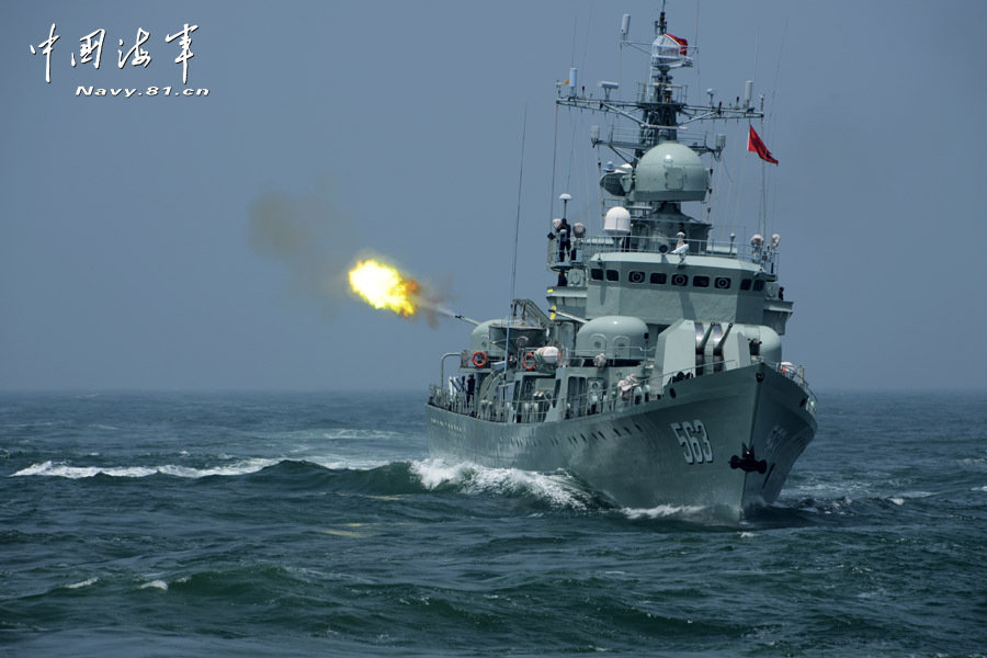 南海艦隊十余艘艦艇海上集訓 實彈射擊火力兇猛