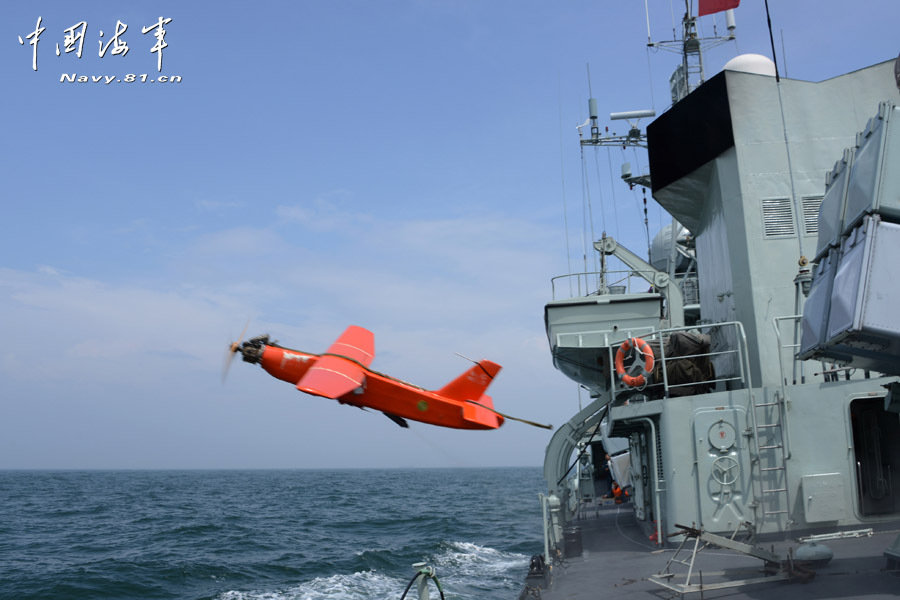 南海艦隊(duì)十余艘艦艇海上集訓(xùn) 實(shí)彈射擊火力兇猛
