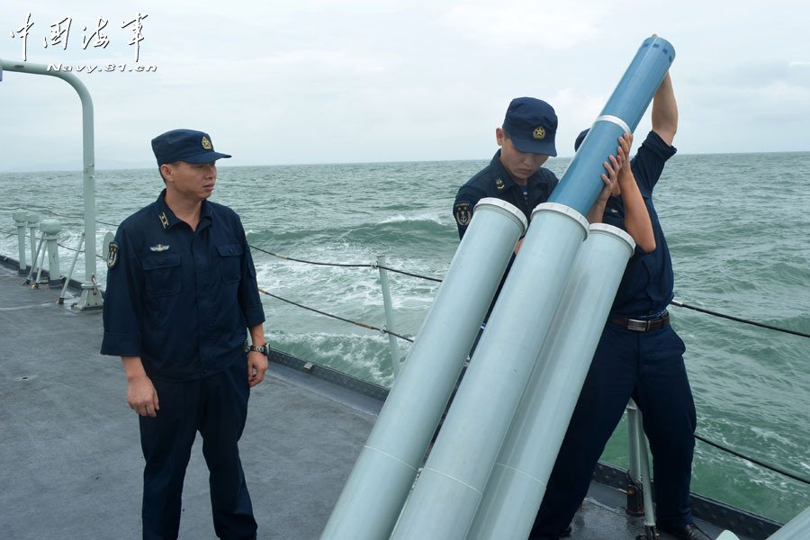 南海艦隊(duì)十余艘艦艇海上集訓(xùn) 實(shí)彈射擊火力兇猛
