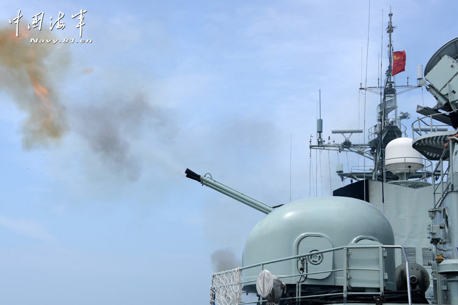 南海艦隊(duì)十余艘艦艇海上集訓(xùn) 實(shí)彈射擊火力兇猛