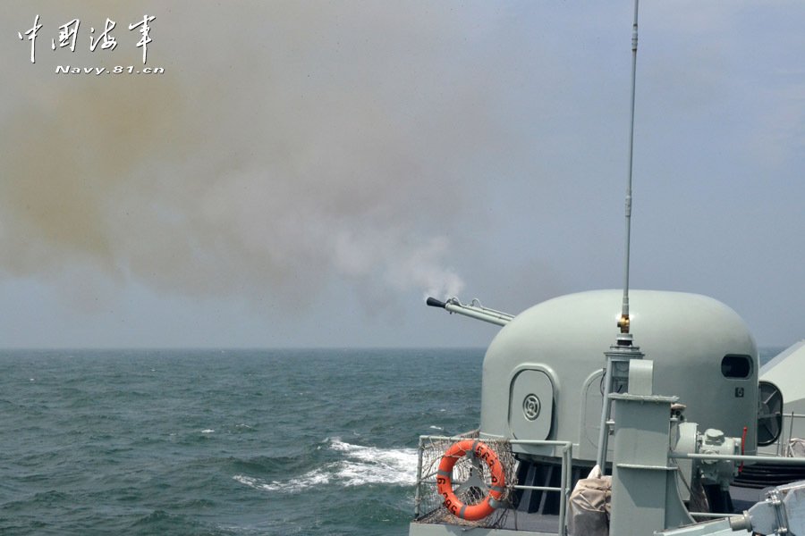 南海艦隊十余艘艦艇海上集訓 實彈射擊火力兇猛
