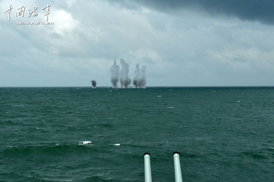 南海艦隊十余艘艦艇海上集訓 實彈射擊火力兇猛