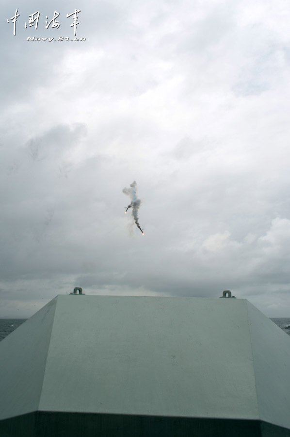 南海艦隊十余艘艦艇海上集訓 實彈射擊火力兇猛