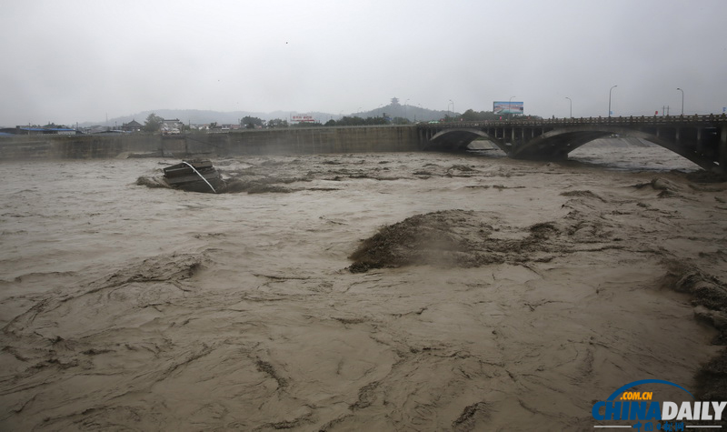 中國日報(bào)聚焦四川暴雨天氣