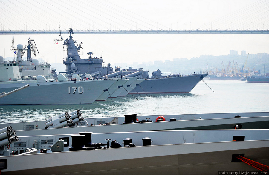 威風凜凜：老外拍中國戰艦群威猛集結場面