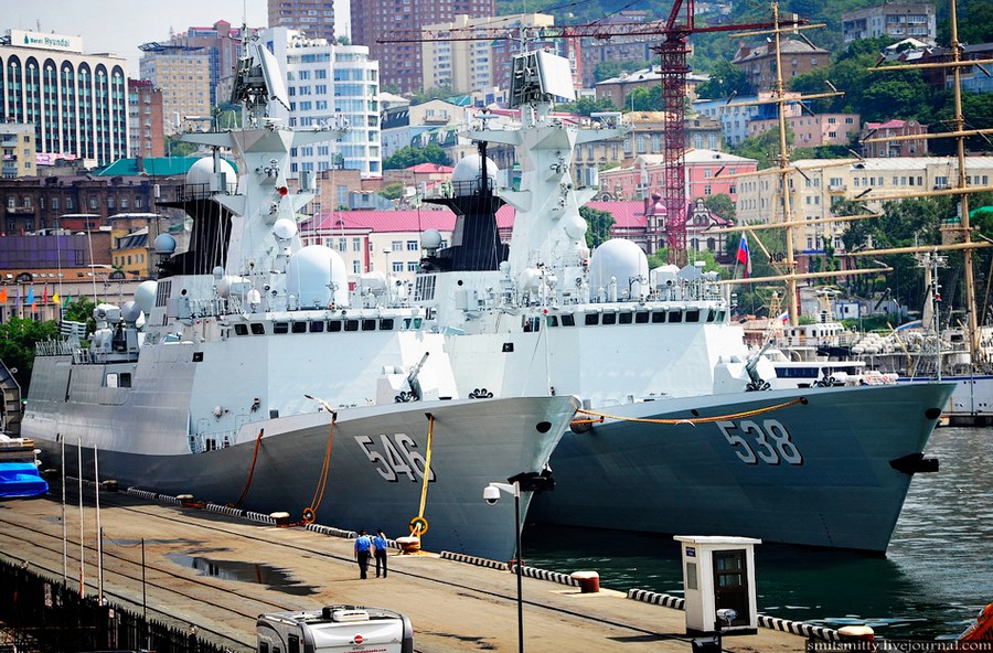 威風凜凜：老外拍中國戰艦群威猛集結場面