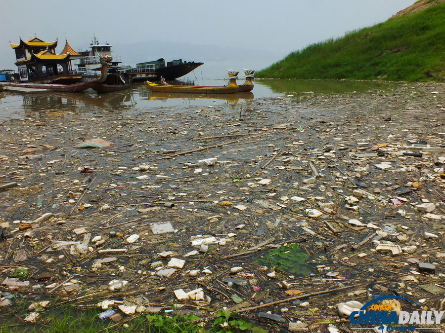 湖北宜昌：三峽水庫又現漂浮垃圾帶