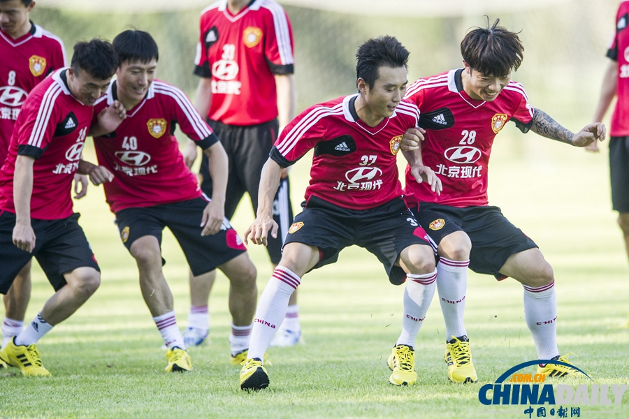 代理主帥傅博首次率國(guó)足訓(xùn)練 備戰(zhàn)東亞杯