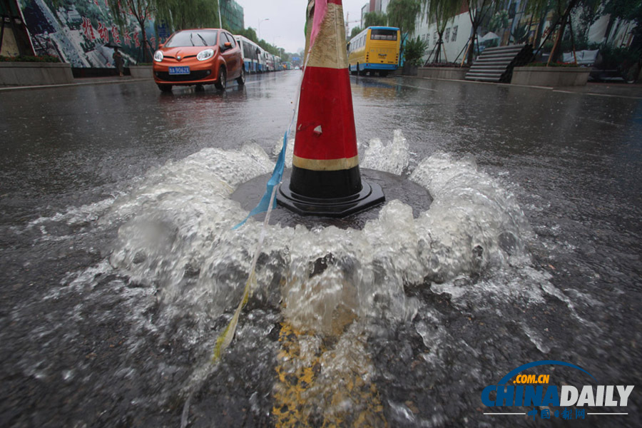 高清組圖：強降雨襲濟南 城區部分路段積水嚴重