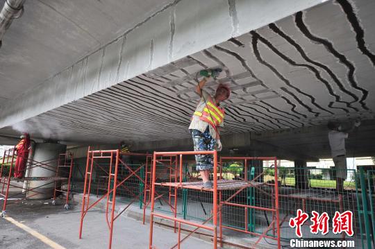 海口官方回應立交橋匝道“豹紋現象”：橋梁安全