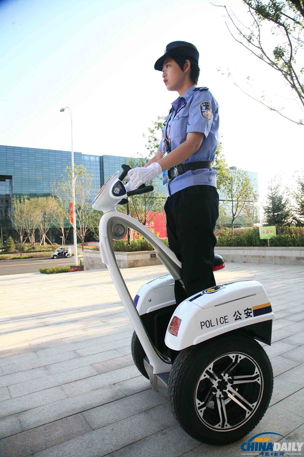 沈陽：新型警用電動巡邏車在全運(yùn)村上崗