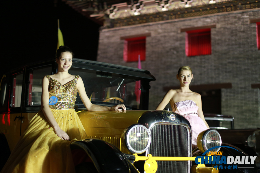 中國(guó)（大同）國(guó)際汽車(chē)文化節(jié)開(kāi)幕 美女車(chē)模爭(zhēng)奇斗艷
