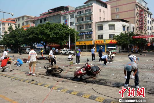 桂林校園門口發(fā)生爆炸致2死17傷 學(xué)校已停課(組圖)