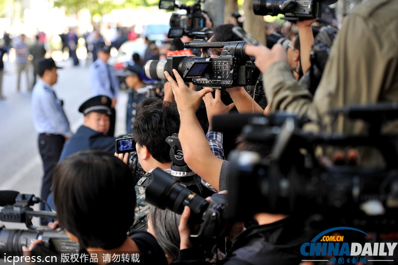 李某某等五人強奸案一審宣判 李某某獲刑10年