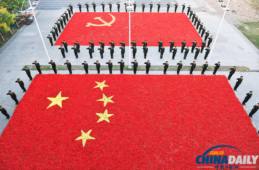 新疆邊防：辣椒玉米拼國旗迎國慶