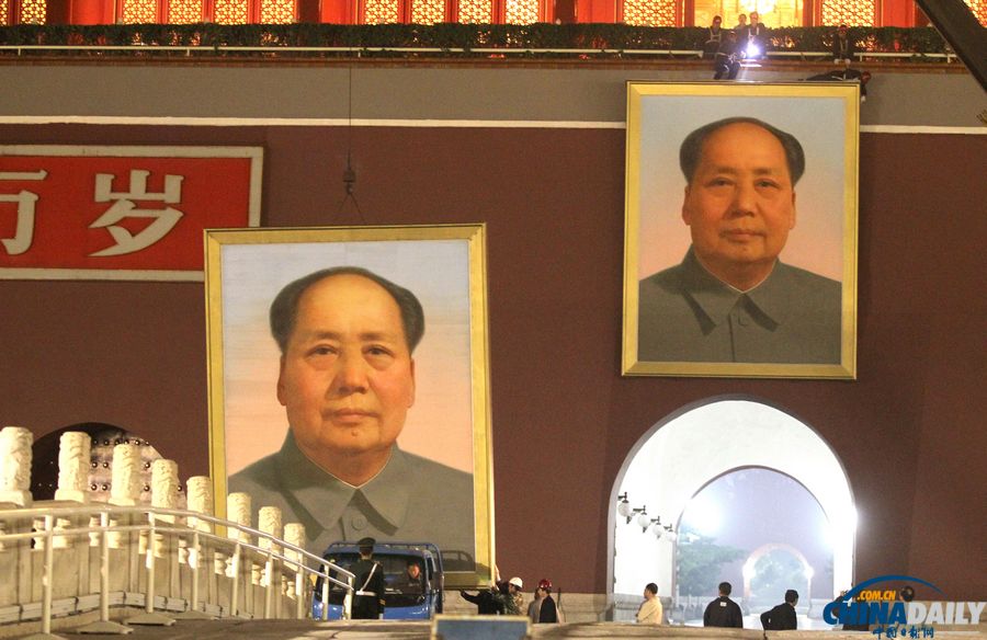 北京：迎國(guó)慶天安門城樓更換新毛主席像