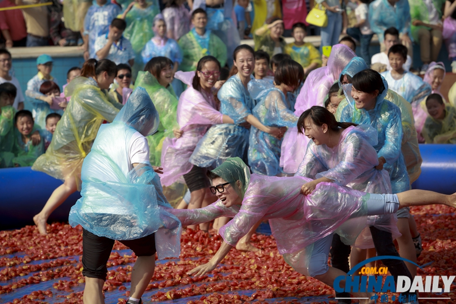 長沙世界之窗舉行西紅柿大戰
