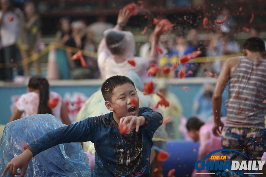 長沙世界之窗舉行西紅柿大戰(zhàn)