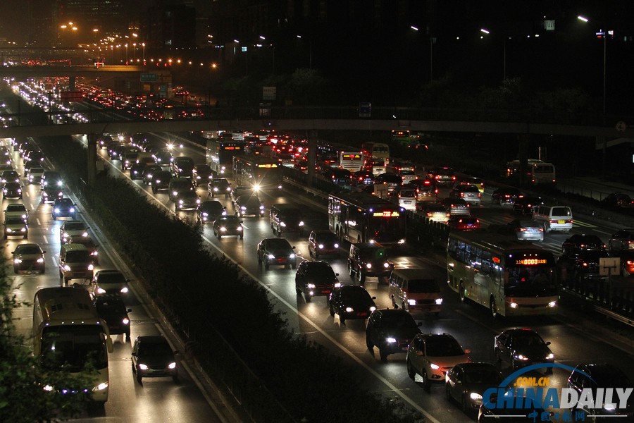 北京：重陽(yáng)節(jié)前夜全路網(wǎng)遭遇“意外暴堵”