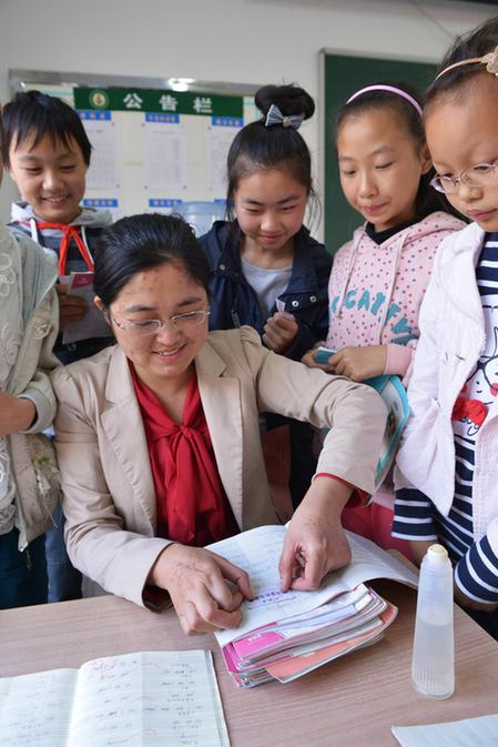 江蘇鎮江小學生好成績換取“作業免做券”