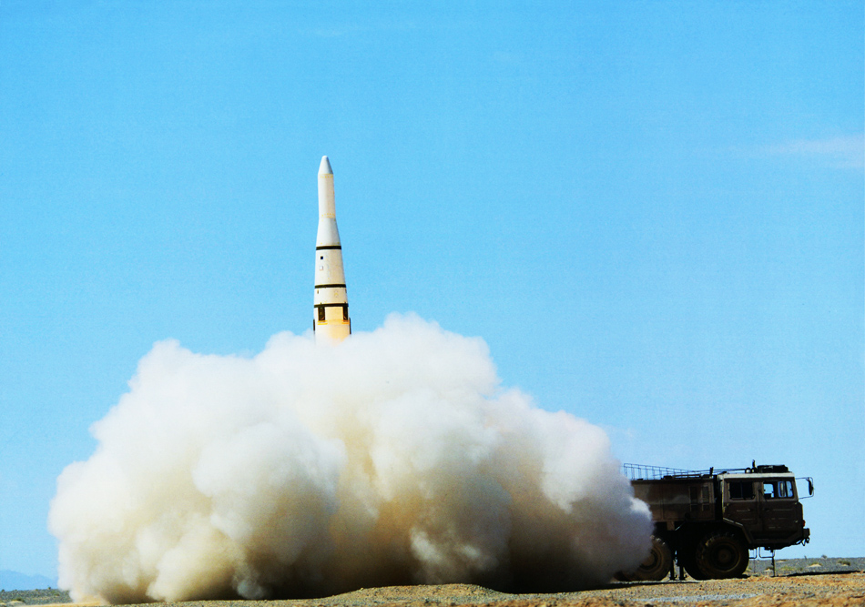 東風15C鉆地武器首次曝光 地下掩體瞬間粉碎