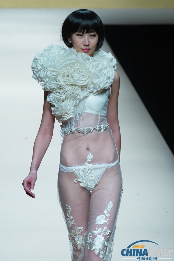 中國時裝周上演性感內衣秀