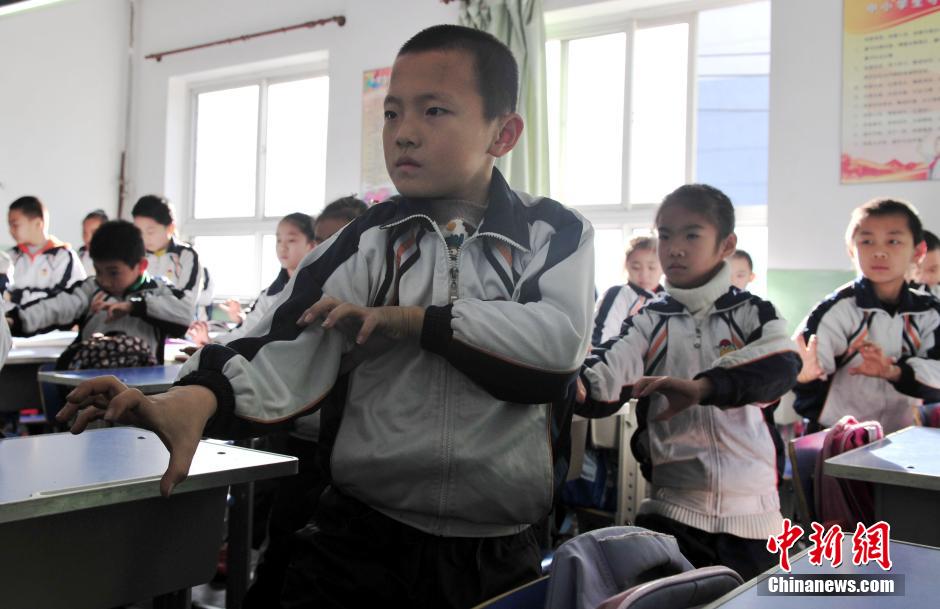 霧霾頻頻來襲 河北一小學獨創(chuàng)“防霾”武術健身操