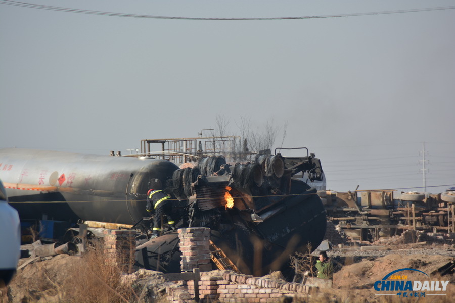 組圖：河北黃驊液化氣站爆炸事故：唯一遺留明火被熄滅