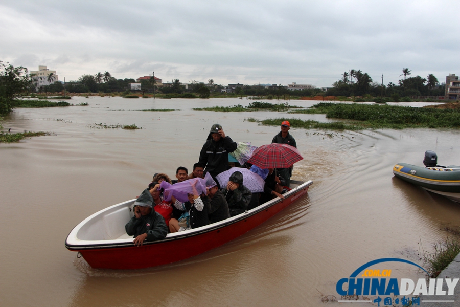 海南萬(wàn)寧：普降暴雨緊急轉(zhuǎn)移民眾