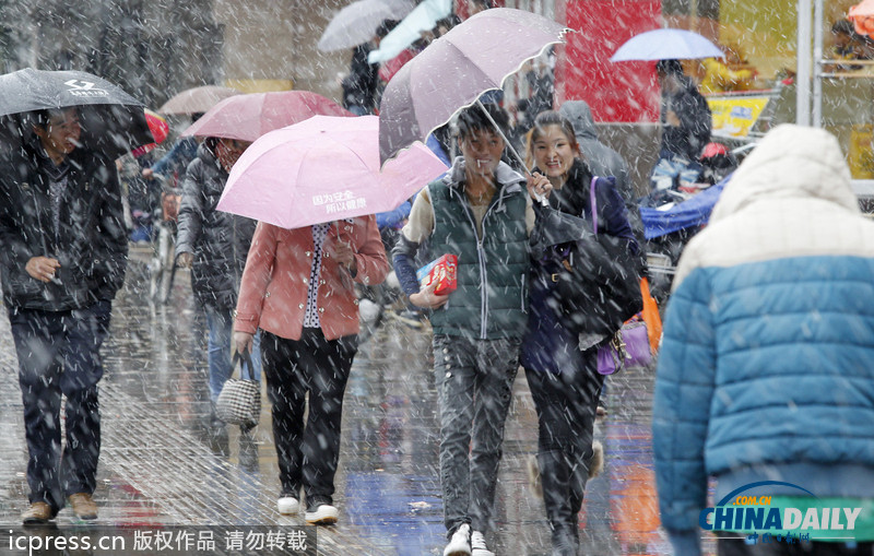 南方持續(xù)雨雪第三日 昆明機(jī)場延長臨時關(guān)閉時間