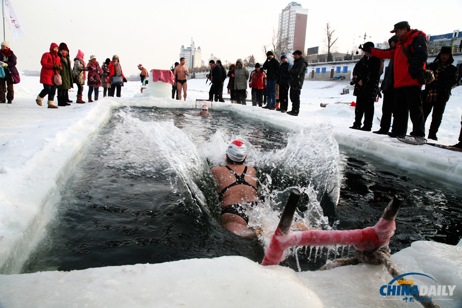 廣西冬泳愛好者黑龍江挑戰嚴寒