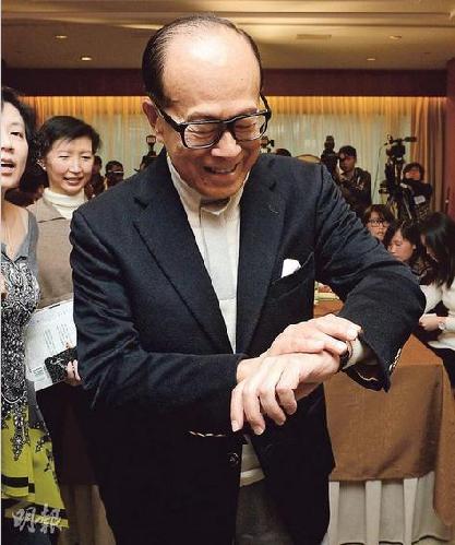 李嘉誠澄清財產(chǎn)被低估四成 稱對香港有感情不撤資