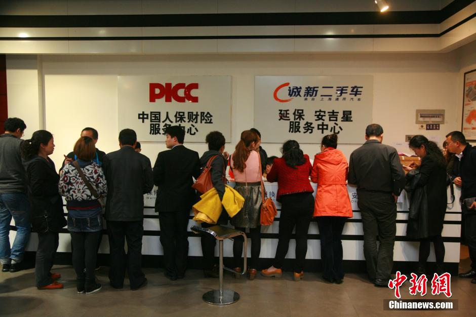 杭州出臺限牌新政 引發(fā)市民連夜購車潮